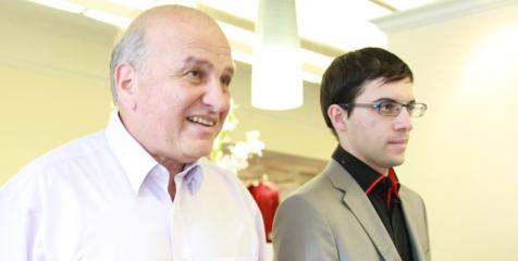 Alexander Beliavsky als secondant van Maxime Vachier-Lagrave | Foto: Spectrum